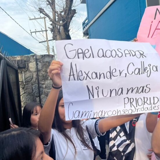 PROTESTAN ALUMNAS POR MANIPULACIÓN DE FOTOS DONDE SE VULNERAN SUS DERECHOS