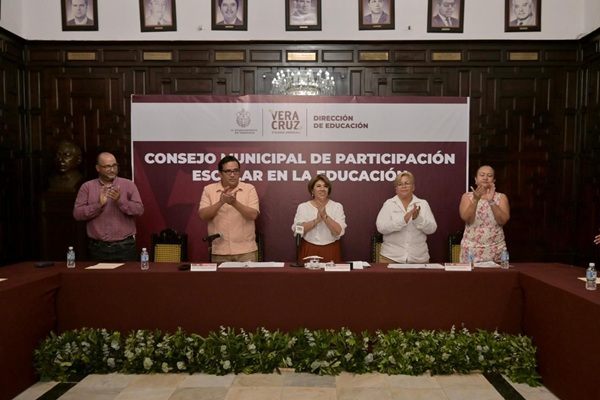 ANUNCIA ROSA MARÍA NUEVAS ESCUELAS MUNICIPALES DE ORATORIA, POESÍA Y AJEDREZ