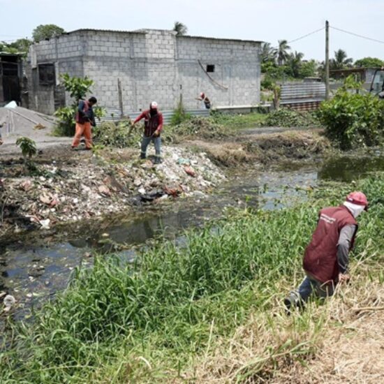 INTENSIFICAN   TRABAJOS DE LIMPIEZA Y DESAZOLVE DE CANALES PLUVIALES