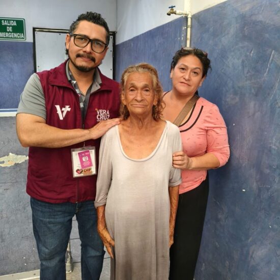 DIF MUNICIPAL DE VERACRUZ LOGRA REENCUENTRO DE ADULTA MAYOR CON SU FAMILIA