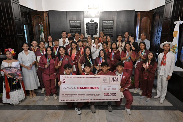 REITERA ROSA MARÍA SU COMPROMISO CON EL DEPORTE AL RECONOCER A MEDALLISTAS VERACRUZANOS