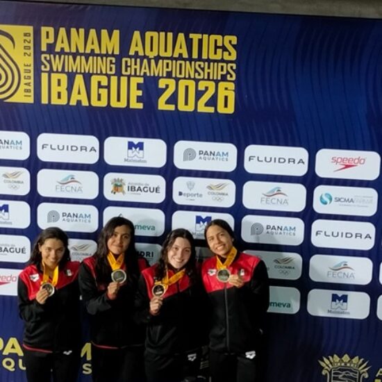 CIERRE DE ORO DE NADADORA MARISELA ESCOBAR EN EL PANAMERICANO EN COLOMBIA
