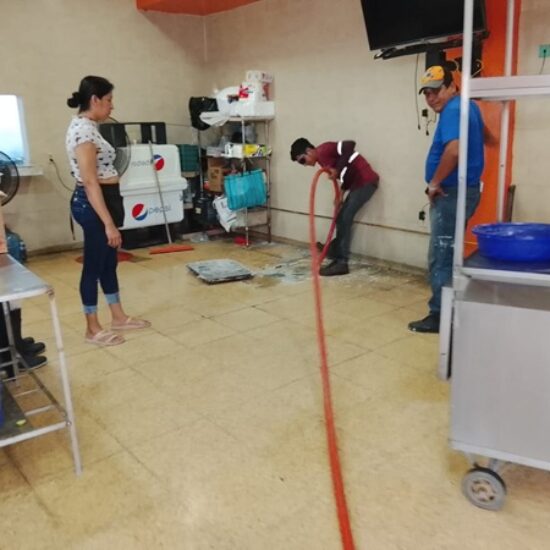 REALIZA AYUNTAMIENTO DE VERACRUZ LIMPIEZA Y DESAZOLVE EN LA PLAZA GASTRONÓMICA “REFUGIO DEL PESCADOR”