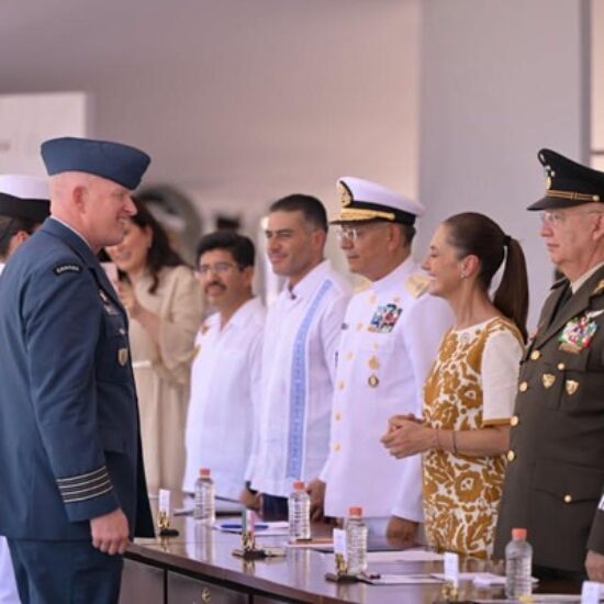 ACOMPAÑA ROCÍO NAHLE A LA PRESIDENTA CLAUDIA SHEINBAUM EN GRADUACIÓN DE CADETES NAVALES
