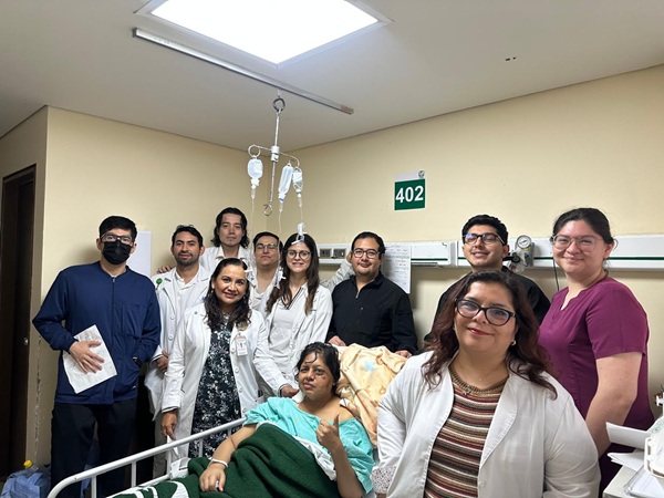 EQUIPO MULTIDISCIPLINARIO DE UMAE DE VERACRUZ NORTE SALVA VIDA DE PACIENTE INFECTADA CON HONGO NEGRO
