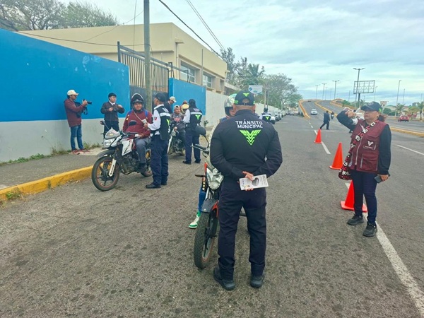 REFUERZA AYUNTAMIENTO DE VERACRUZ OPERATIVO “MOTO SEGURA” PARA PREVENIR ACCIDENTES Y SALVAR VIDAS