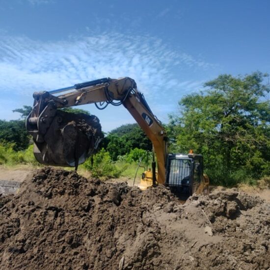 RECUPERA AYUNTAMIENTO DE VERACRUZ CANAL PLUVIAL ABANDONADO DURANTE AÑOS ENTRE GEOVILLAS LOS PINOS Y CAMPANARIO