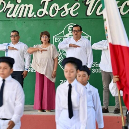 REFRENDA ROSA MARÍA COMPROMISO CON LA EDUCACIÓN, EN EL REGRESO A CLASES DE MÁS DE 150 MIL ESTUDIANTES EN LA CIUDAD DE VERACRUZ