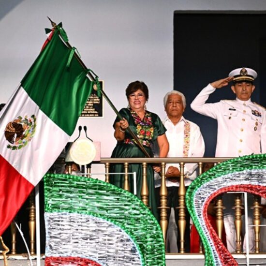 CONMEMORA ROSA MARÍA 216 ANIVERSARIO DE LA INDEPENDENCIA DE MÉXICO ANTE UN ZÓCALO ABARROTADO