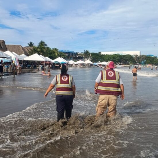 EXHORTA AYUNTAMIENTO DE VERACRUZ A POBLACIÓN A NO REALIZAR ACTIVIDADES EN PLAYAS POR MAREA ALTA