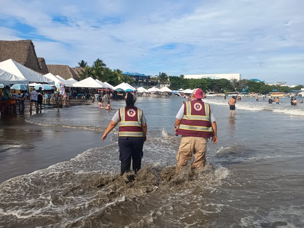 EXHORTA AYUNTAMIENTO DE VERACRUZ A POBLACIÓN A NO REALIZAR ACTIVIDADES EN PLAYAS POR MAREA ALTA