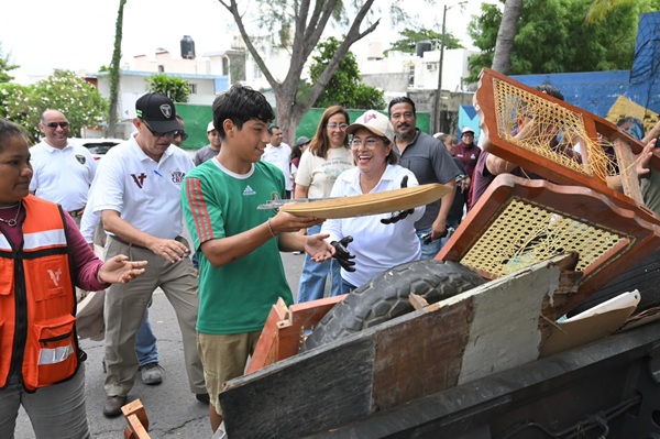 REFUERZA AYUNTAMIENTO DE VERACRUZ LIMPIEZA Y PREVENCIÓN DEL DENGUE CON JORNADA DE DESCACHARRIZACIÓN EN LAS HORTALIZAS