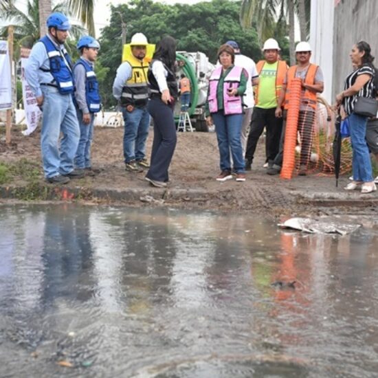 SUPERVISA ROSA MARÍA OBRAS DE REHABILITACIÓN DEL DRENAJE PLUVIAL EN EL COYOL