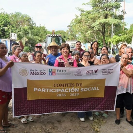 ATIENDE ROSA MARÍA REZAGO DE MÁS DE 40 AÑOS CON OBRAS DE DRENAJE Y PAVIMENTACIÓN EN COLONIA DOS CAMINOS