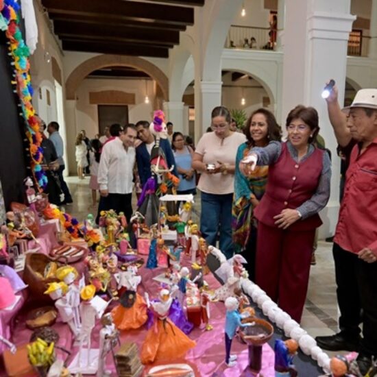 INAUGURA ROSA MARÍA EXPOSICIÓN COLECTIVA “BAJO LA PIEL: TODOS SOMOS CALACAS”