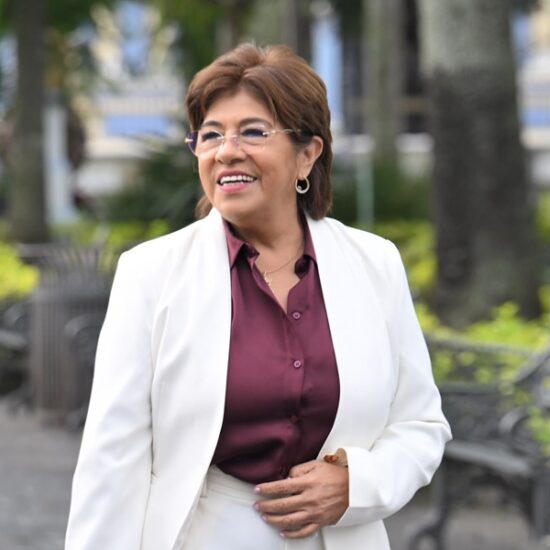 OTORGAN A ROSA MARÍA PREMIO INTERNACIONAL POR SU POLÍTICA DE BIENESTAR ALIMENTARIO