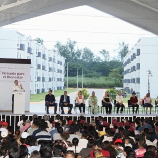 INFONAVIT ENTREGA 900 VIVIENDAS DELBIENESTAR A DERECHOHABIENTES DE VERACRUZ
