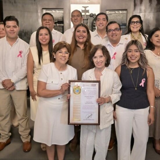 RECONOCE AYUNTAMIENTO DE VERACRUZ A LA ACTRIZ MARÍA ROJO COMO VISITANTE DISTINGUIDA